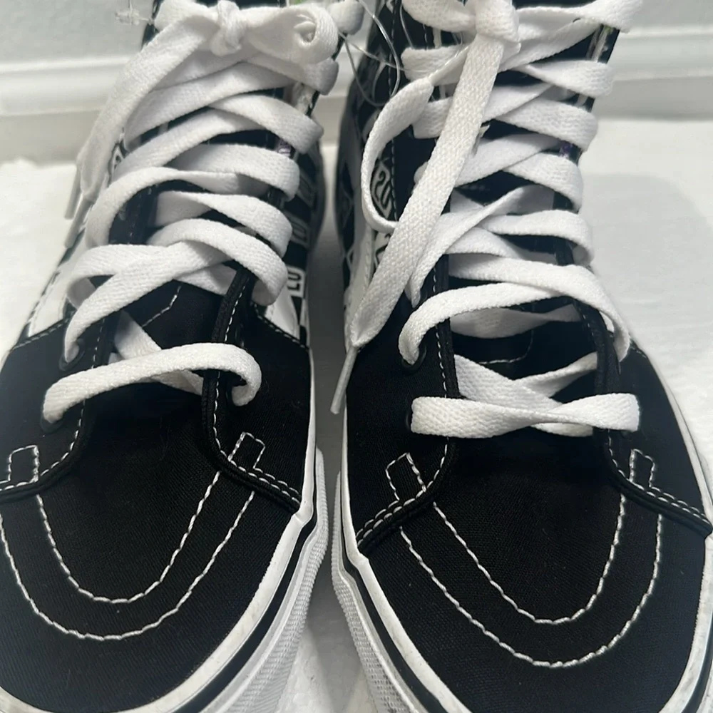 Van skateboard high top sneakers size 6.5 men 8 women black white old sckol